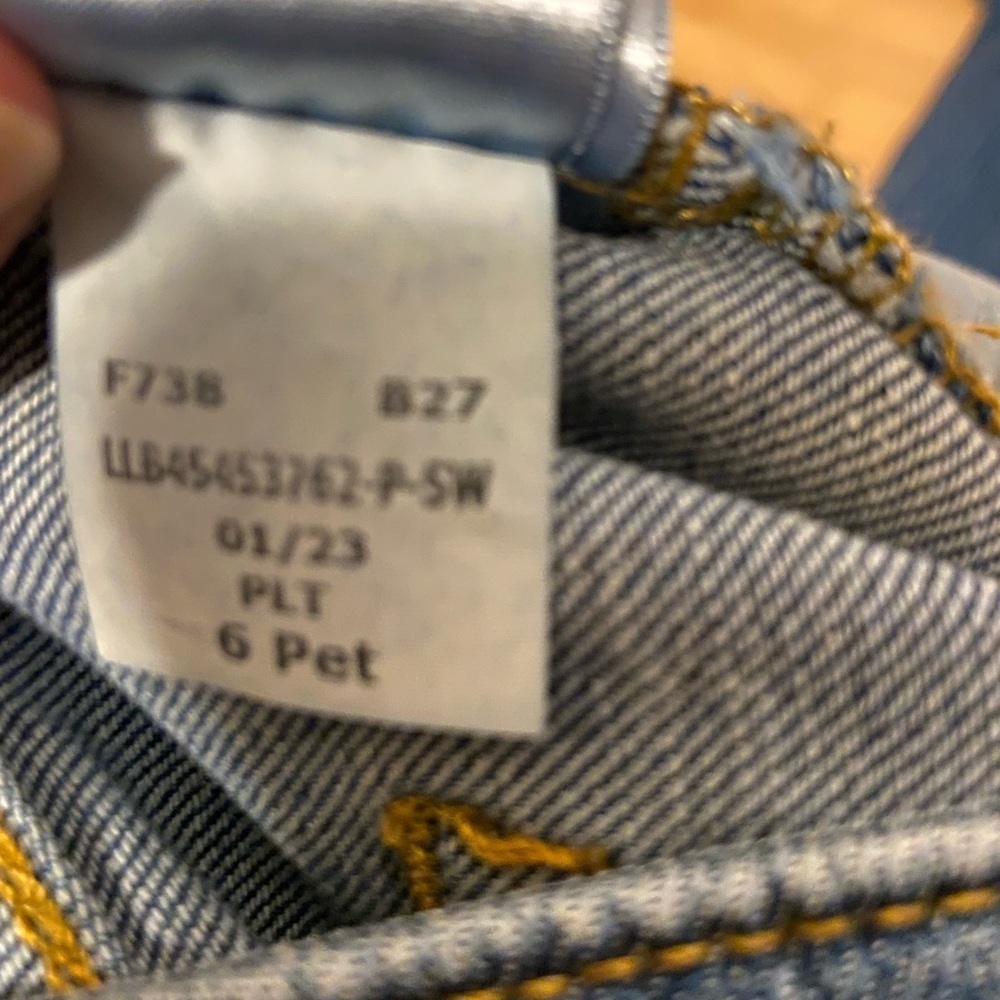 L.L. Bean Women’s Classic Fit Straight Leg Jeans 6 Petite - Picture 5 of 6